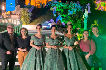 31º Natal no Morro - Trajes oficiais da corte de soberanas de Arvorezinha e da 11ª Femate. 